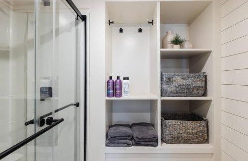 Apple Valley Casa | Convient tiny home private deck