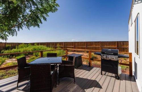 Apple Valley Casa | Convient tiny home private deck