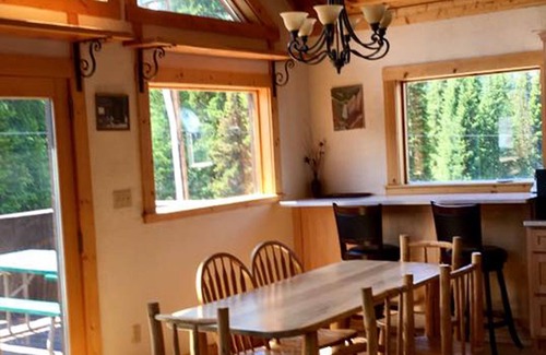 Cooke City-Silver Gate Casa | Cooke City Mountain House. ¡Vistas hermosas! 4 millas a Yellowstone. WiFi, HDTV.