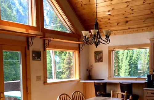 Cooke City-Silver Gate Casa | Cooke City Mountain House. ¡Vistas hermosas! 4 millas a Yellowstone. WiFi, HDTV.