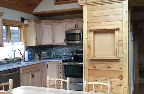 Cooke City-Silver Gate Casa | Cooke City Mountain House. ¡Vistas hermosas! 4 millas a Yellowstone. WiFi, HDTV.