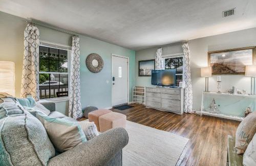 Navy Point Casa | Cool Coastal Cottage