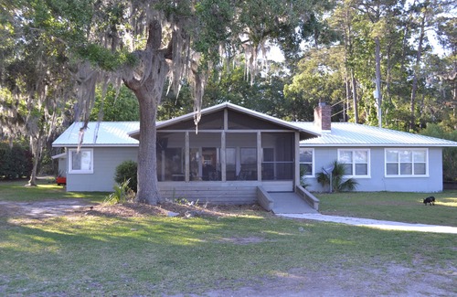 Midway Casa | Decoración genial @ $ 210 / nt! Oyster House Waterfront con muelle cerca de Savannah- Sleeps 8