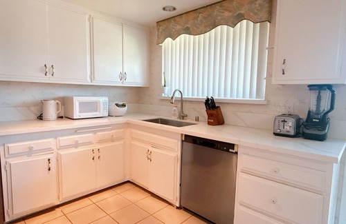 Hacienda Heights Casa | Cool townhome with AC in Hacienda Heights - 3 bedrooms available