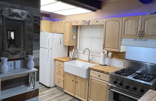 Mountain Club Cabina | Cool Western Cabin & A Short Walk Whiskey Row