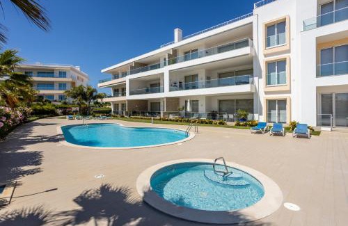 Porto de Mos Apartamento | CoolHouses Algarve Lagos, 3 Bed modern Flat, outdoor & Indoor pools, Gym, Amor à Vida