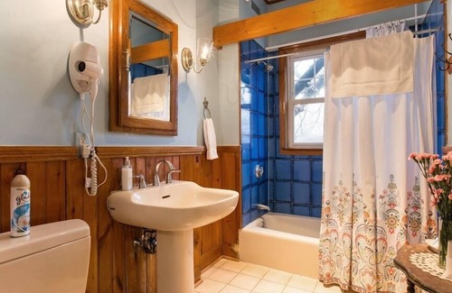 Coolidge Corner South Side Casa | Coolidge Corner Guest House