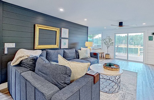 Lochmere Casa | Coons Point | Dog-friendly lakefront house in Belmont with hot tub & dock