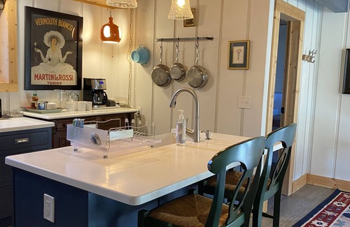 Druid Hills Cabina | Coop de Ville Cabin Hot Tub on Sky Deck for 2