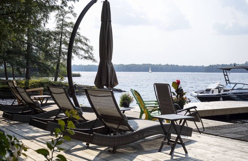 Muskoka Lakes Cabaña | Cooper Bay Lakeside Escape – 322ft frontage, quiet, stunning west views!