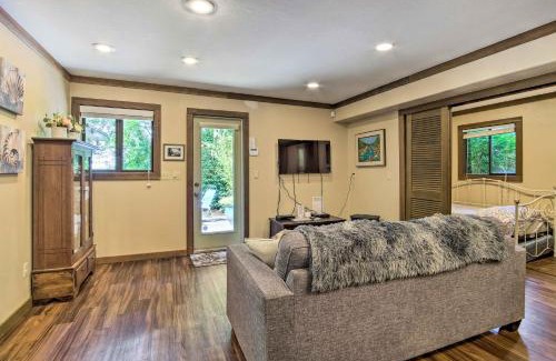 Coos Bay Casa | Coos Bay Cottage with Fireplace and BBQ Patio!