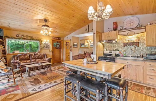 Fort Ann Casa | Copeland Cabin - Charming 4-Bedroom Lake House in the Adirondacks