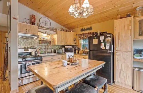 Fort Ann Casa | Copeland Cabin - Charming 4-Bedroom Lake House in the Adirondacks