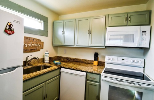 Ducktown Casa | Copper Duck Cottage-Hot tub- 1br/1ba- Wifi, Newly Remodeled!