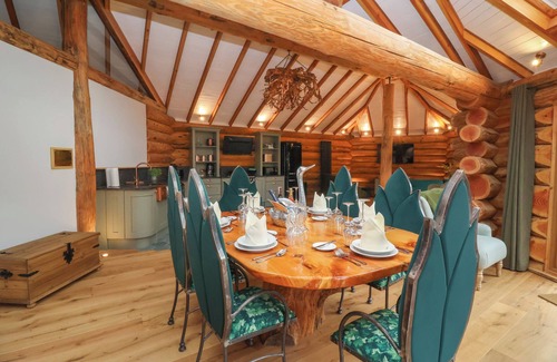 Chulmleigh Cabaña | COPPER LODGE, pet friendly, luxury holiday cottage in Chulmleigh