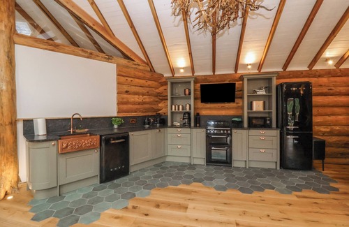 Chulmleigh Cabaña | COPPER LODGE, pet friendly, luxury holiday cottage in Chulmleigh