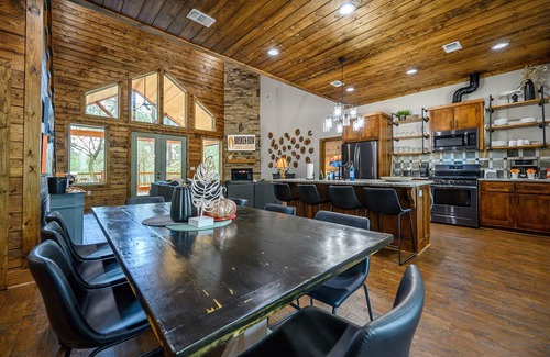 Broken Bow Cabina | Copper Top Ridge- 3 Bed with Hot Tub & Fire Pit