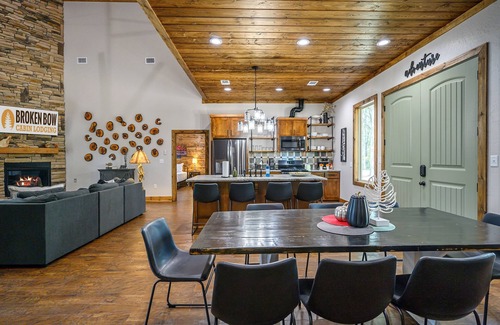 Broken Bow Cabina | Copper Top Ridge- 3 Bed with Hot Tub & Fire Pit
