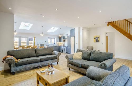 Trevor Casa | Cor Tarw - Uk12743