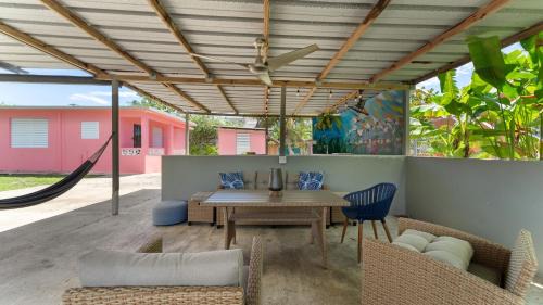 Stella Casa | Coral Casa just one block from the beach