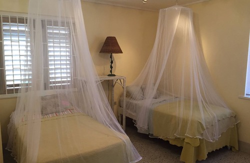 Highgate Cama Y Desayuno | Coral Hill -hideaway - piscina privada. Ambiente completamente relajante.