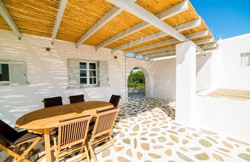 Santa Maria Casa | Coral Villa With 4 Bedrooms in Paros