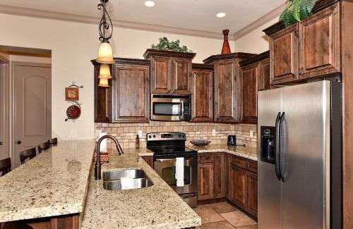 St. George Casa | Coral Vista Suite Resort Pools BBQ Fireplace Jacuzzi Tub A9