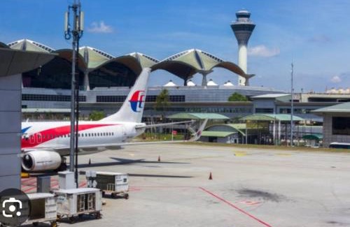 Kota Warisan Apartamento | Core Soho Suites KLIA sepang Free WifI by Ezy Home