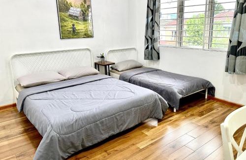 Bandar Tun Razak Casa | Corner Homestay with Garden and Private Parking
