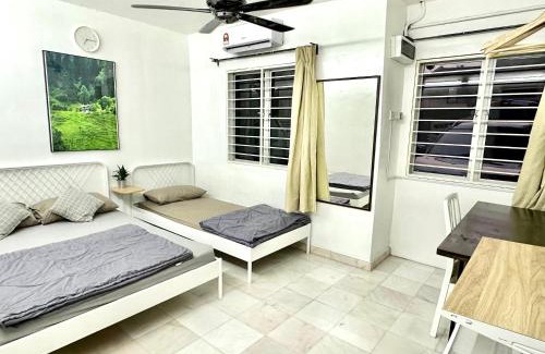 Bandar Tun Razak Casa | Corner Homestay with Garden and Private Parking