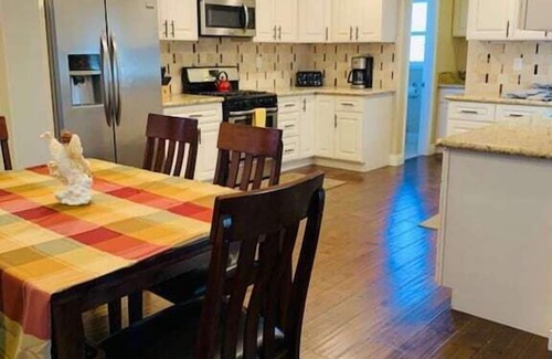 Hermosa Village Casa | Corner Lot Private House Near Disneyland | Private Hot Tub | Quiet Neighborhood