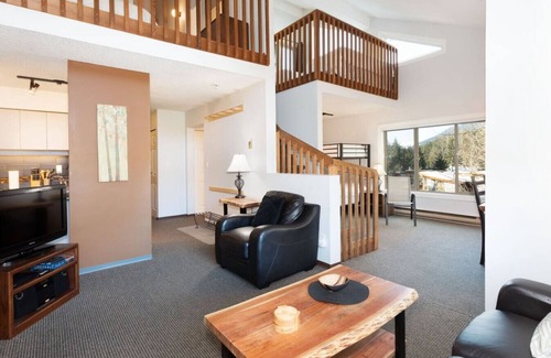 Whistler Creekside Condominio | Ático de ornCorner; junto al ascensor; ¡magníficas vistas! ✩✫