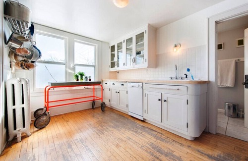 Northeast Minneapolis Arts District Apartamento | Corner Store Loft w/ SAUNA, Firepit, Best Location