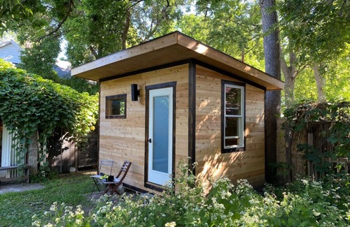 Northeast Minneapolis Arts District Apartamento | Corner Store Loft w/ SAUNA, Firepit, Best Location