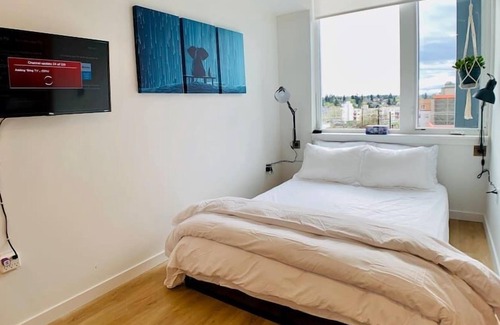 Roosevelt Apartamento | Corner unit studio with natural light and premium amenities for a very comfortable quick stay.
