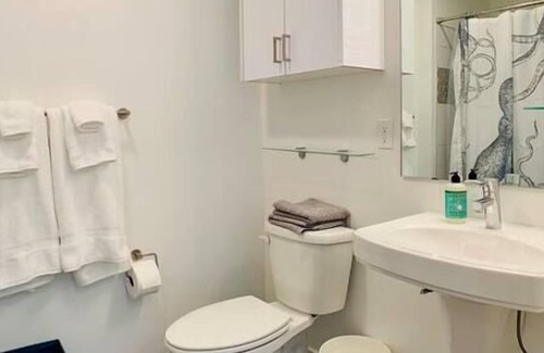 Roosevelt Apartamento | Corner unit studio with natural light and premium amenities for a very comfortable quick stay.