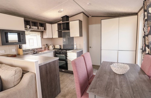 Llandwrog Cabaña | CORNERSTONE, pet friendly, country holiday cottage in Caernarfon