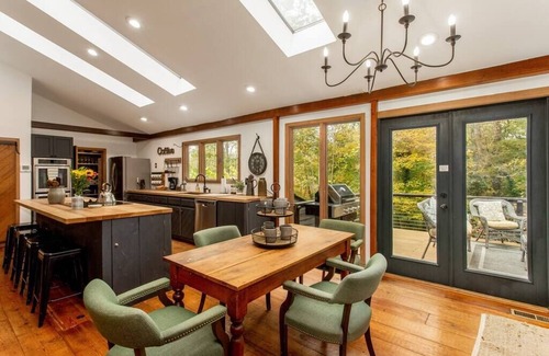 Sandy Springs Cabina | Cabaña histórica de lujo / Cerca de ATL / Alquiler amueblado mensual