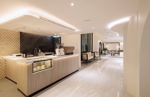 Wang Burapha Phirom Hotel | Corridor2407 Hotel