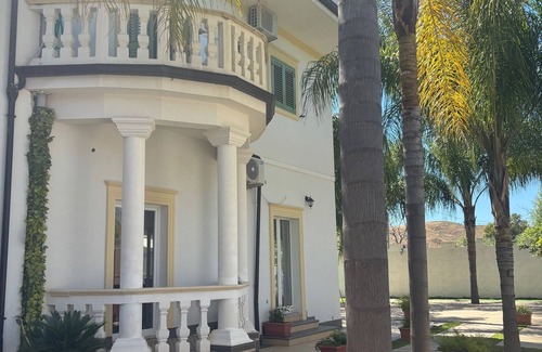 Bianco Villa | Corte Vena Palace