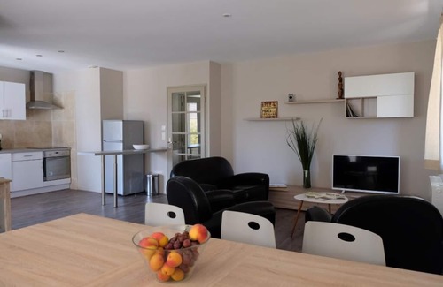 Cornillon Apartamento | Cómoda casa de 3 estrellas con piscina privada climatizada