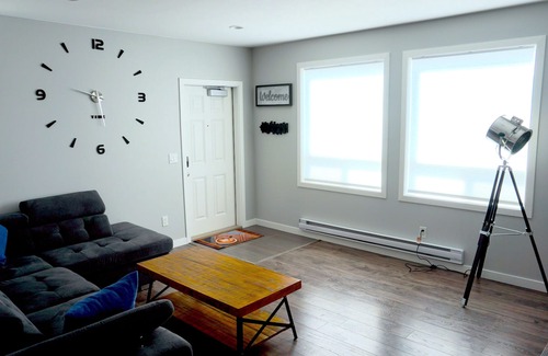 Black Mountain Apartamento | Cosy 1-bdrm with Mountain and Vineyards view, close to golf course and Big White