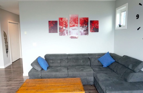 Black Mountain Apartamento | Cosy 1-bdrm with Mountain and Vineyards view, close to golf course and Big White