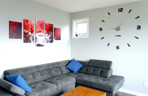 Black Mountain Apartamento | Cosy 1-bdrm with Mountain and Vineyards view, close to golf course and Big White