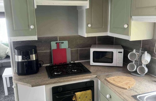Skegness Cabina | Cosy 2-Bedroom Caravan with Decking