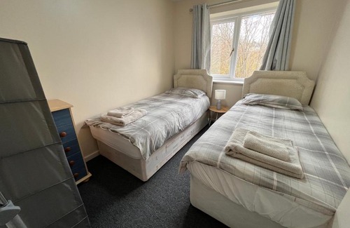 Brierley Hill Casa | Cosy 2 bedroomed semi detached house