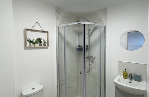 Dover Casa | Cosy 3-Bed Dover | Sleeps 8 | EV + Free Parking