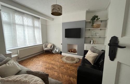 Havering Casa | Cosy 3-Bedroom House 15mins to Olympic Village