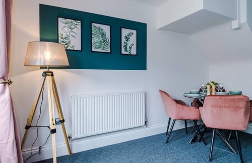 Crosby Casa | ◑Cosy 4 Bed House ◑Master Ensuite ◑Wifi ◑Nr Park