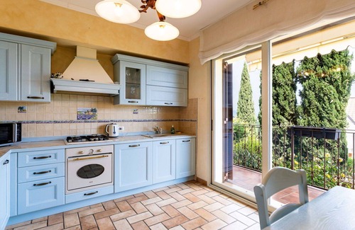 Borghetto Santo Spirito Villa | Hermoso apartamento en villa para 5 personas con A/C, piscina, WIFI, terraza y mascotas permitida
